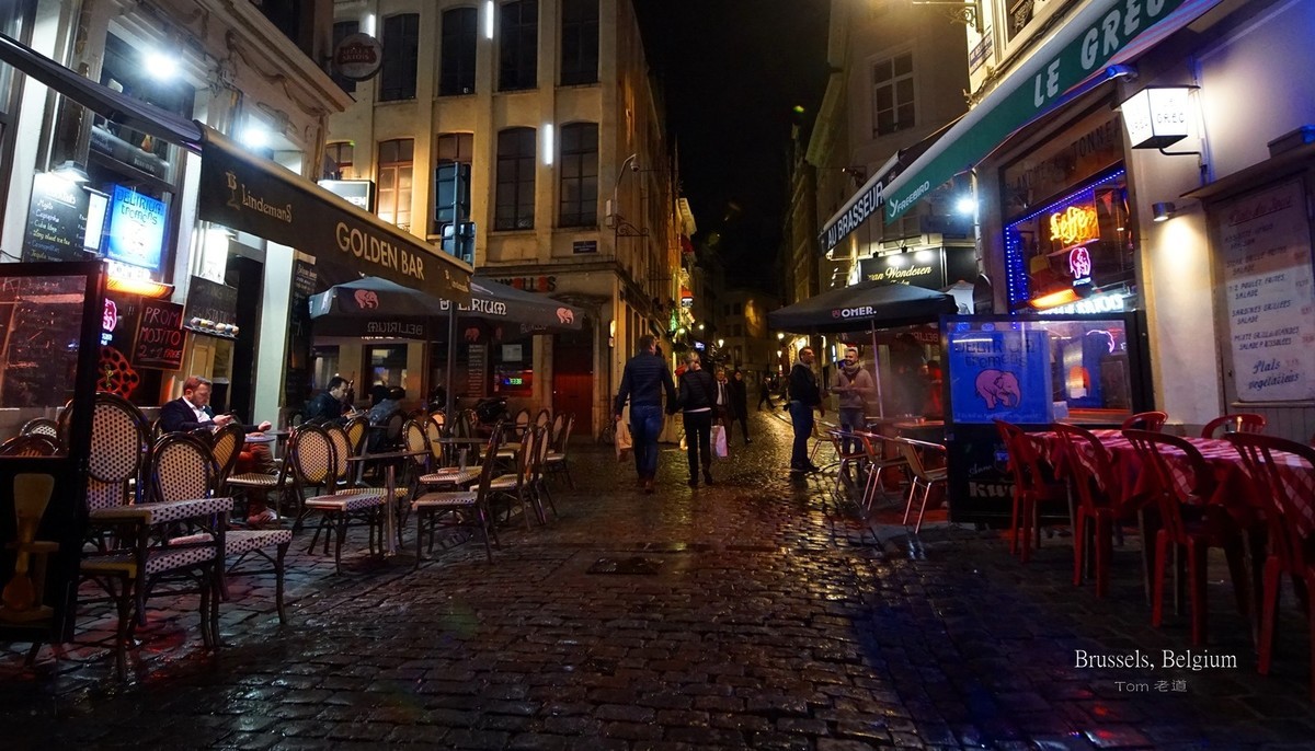细雨中布鲁塞尔大广场夜色