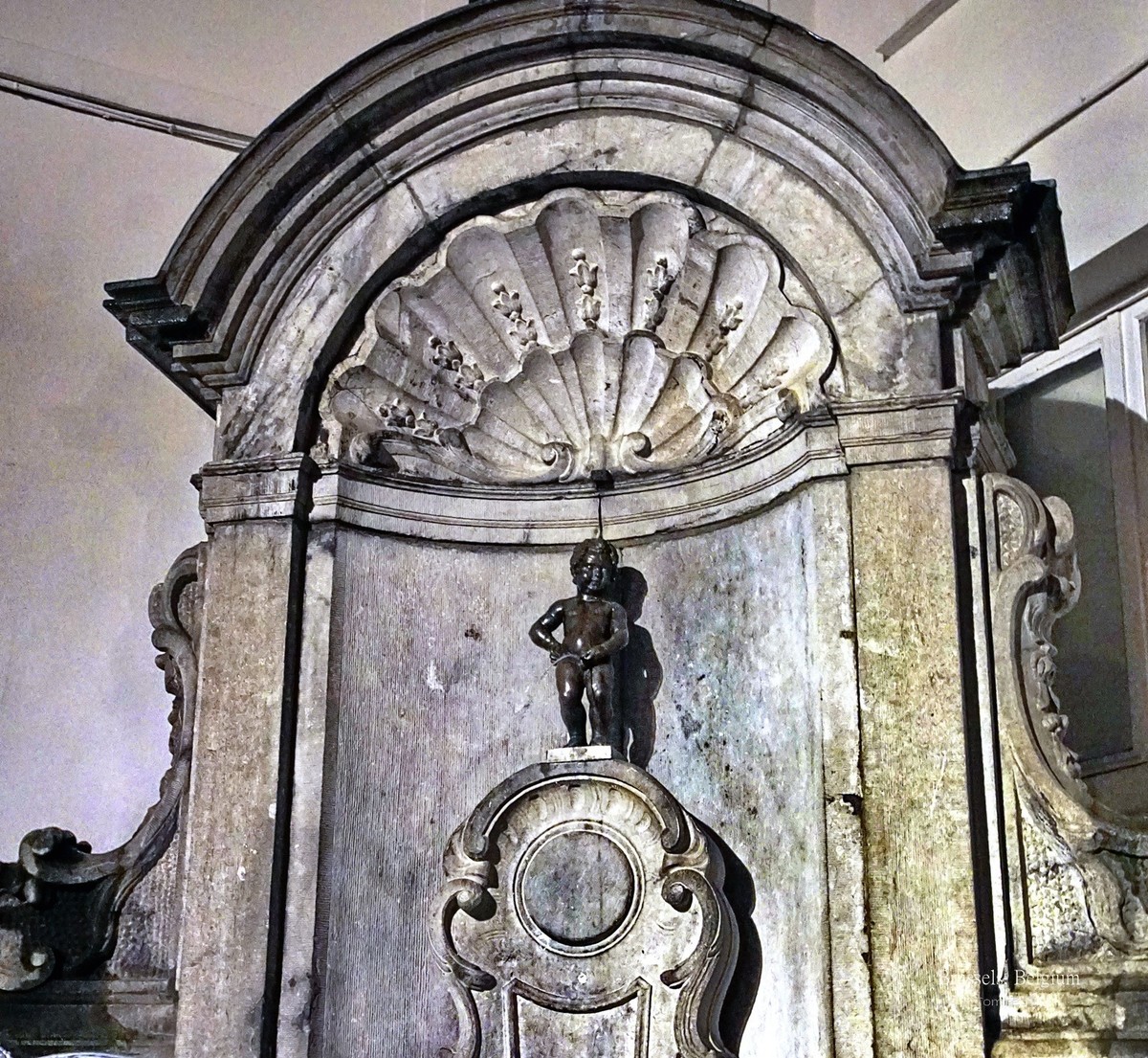 细雨中布鲁塞尔大广场夜色