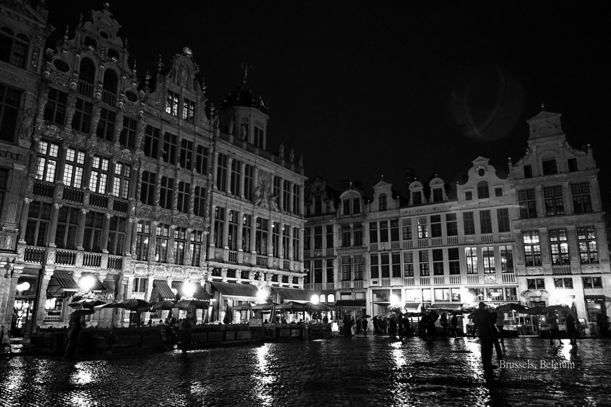 细雨中布鲁塞尔大广场夜色