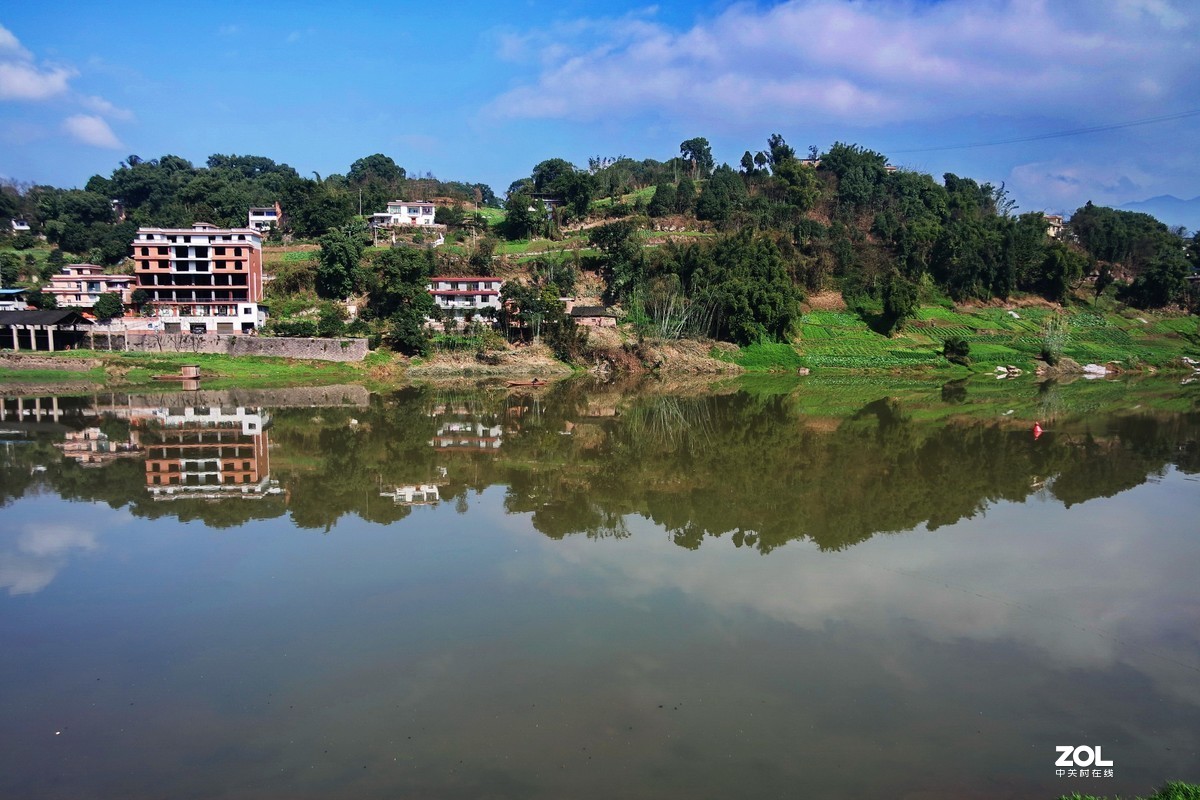 山清水秀春光里