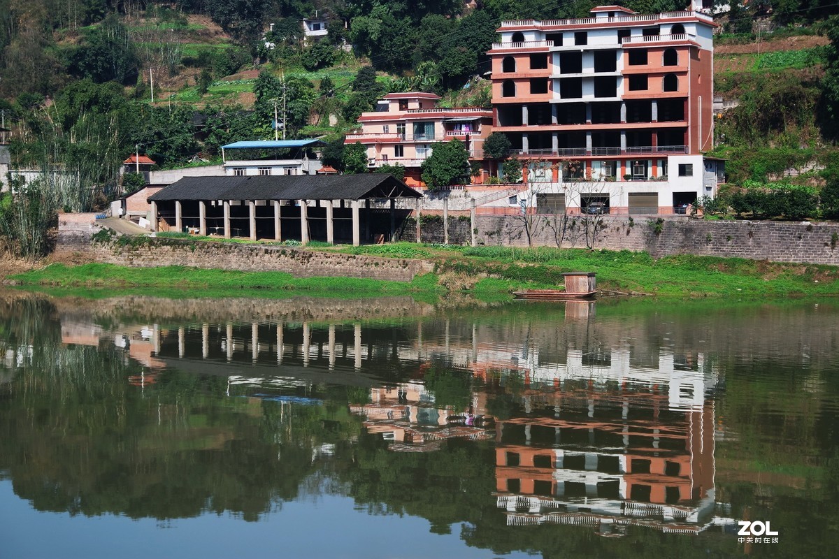 山清水秀春光里