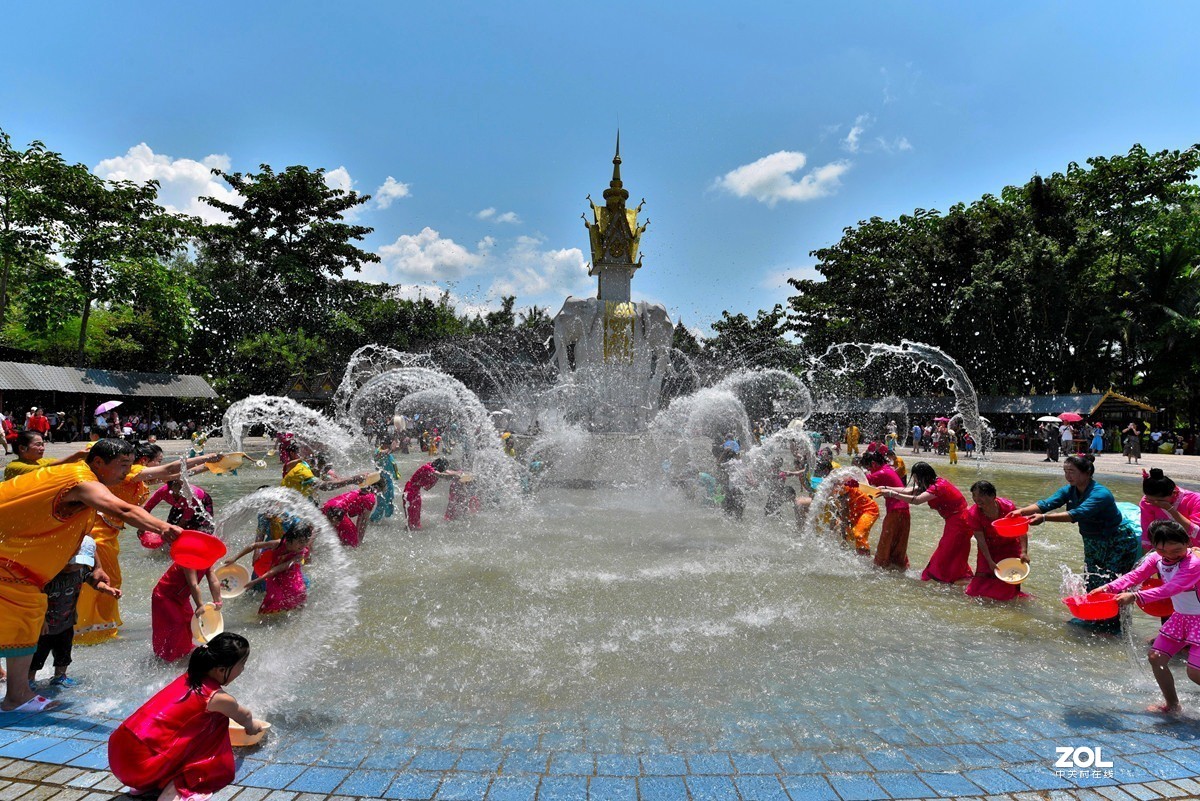 傣族风情风俗泼水广场