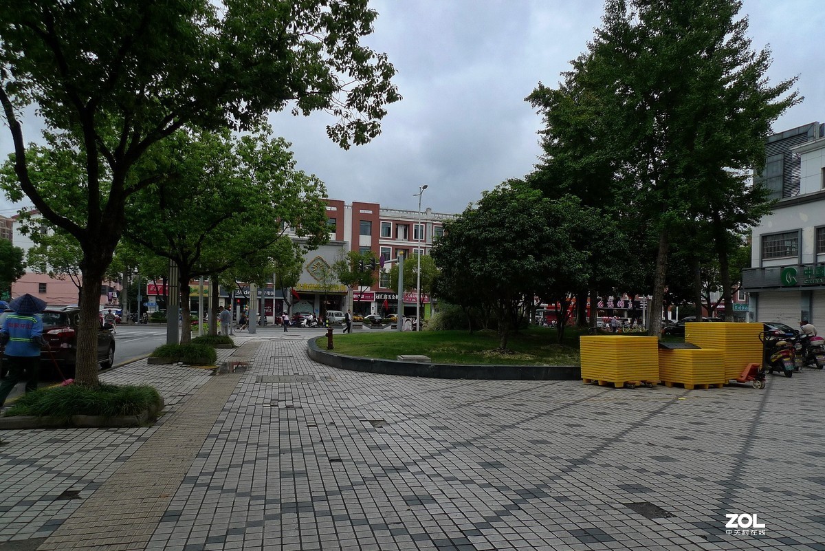 拍照札记10-阴云下的街景