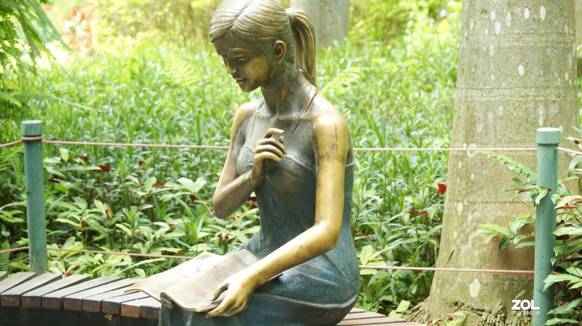 深圳羊台山公园之《人物雕塑》