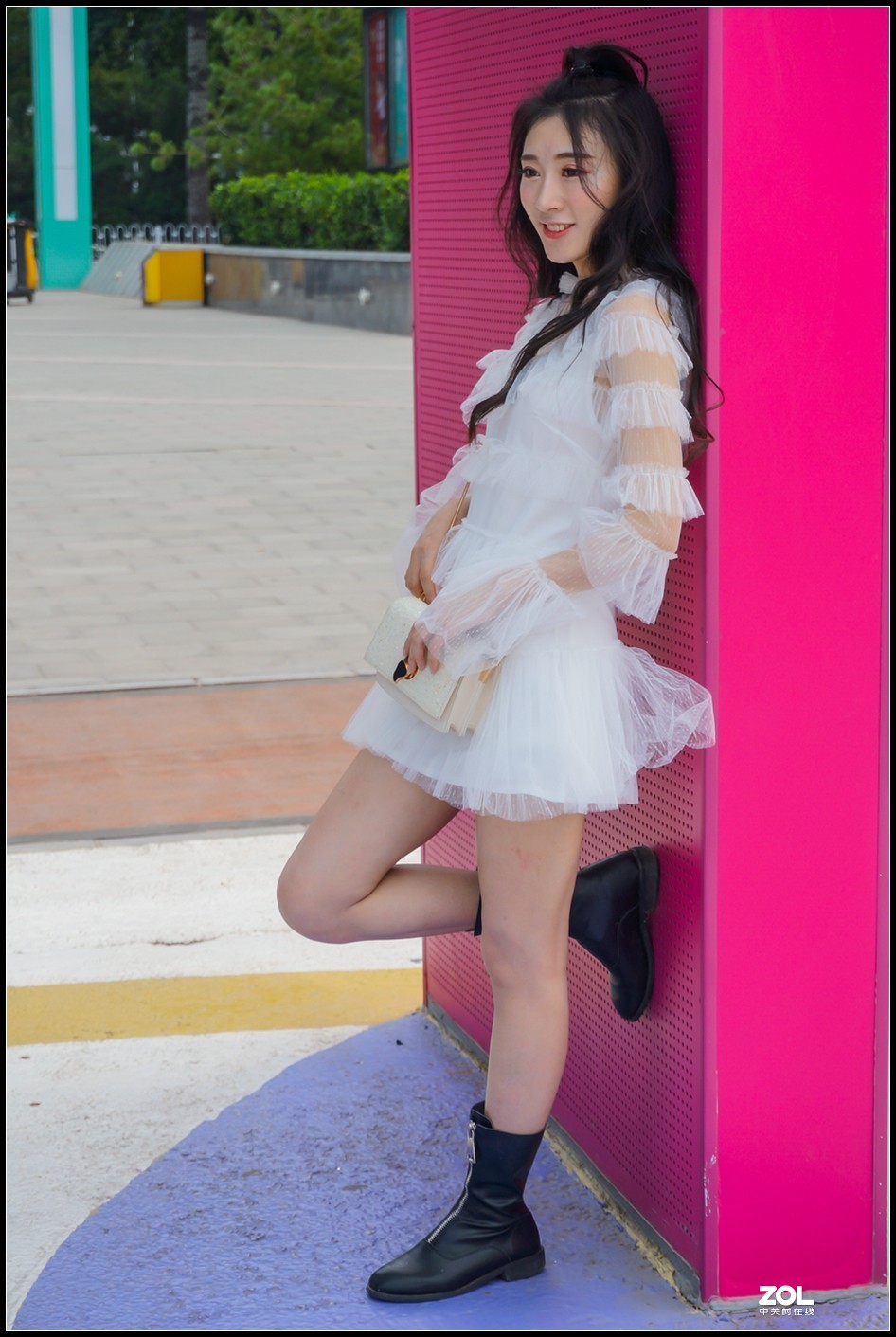 华熙广场美女人像一