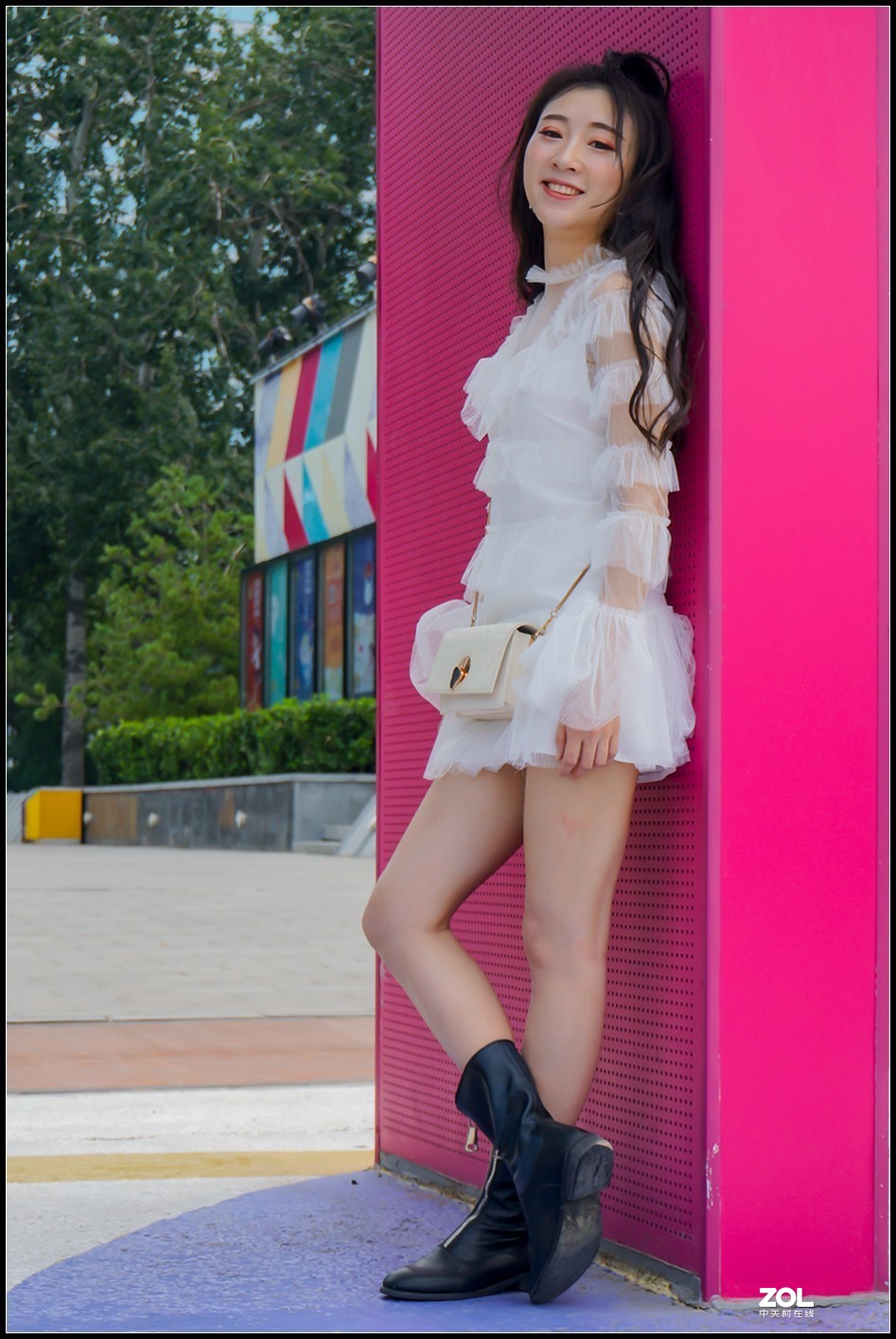 华熙广场美女人像一