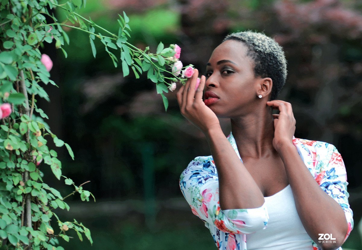 来自西非漂亮女孩