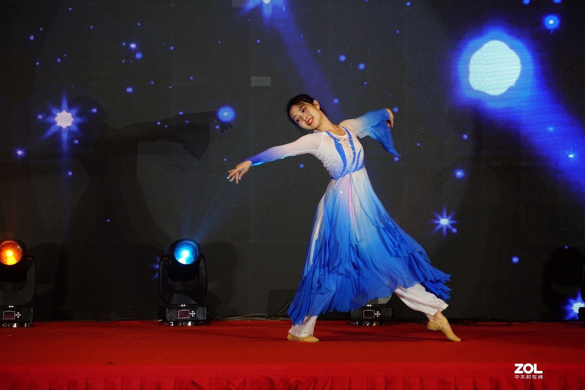 一组舞台照-优美的民族舞