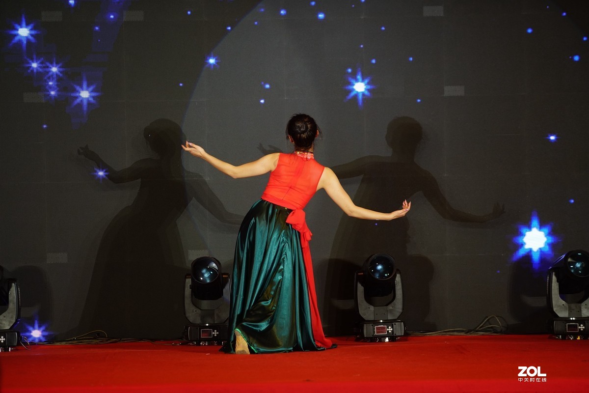 一组舞台照-优美的民族舞