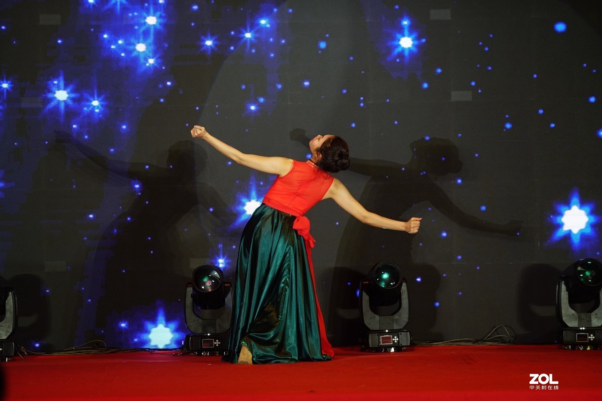 一组舞台照-优美的民族舞