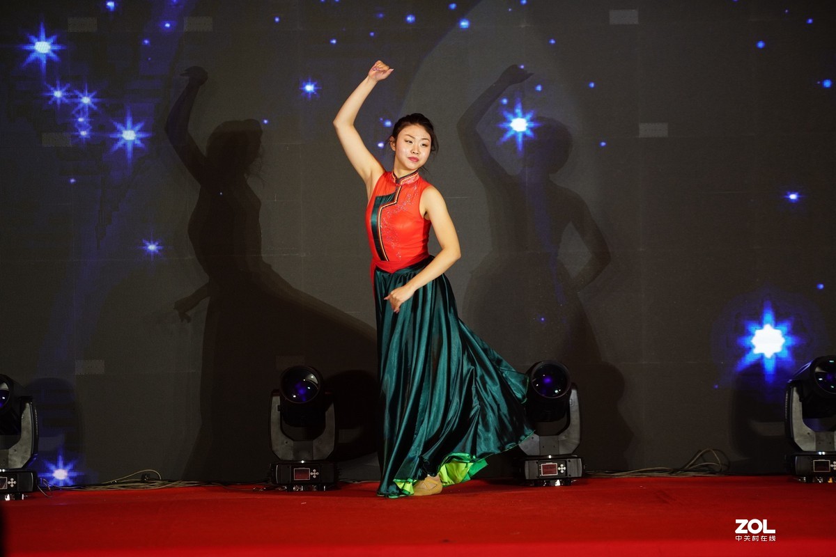 一组舞台照-优美的民族舞