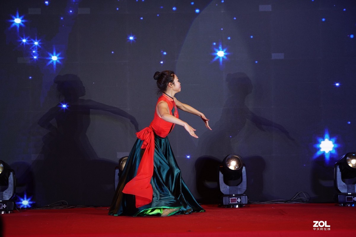 一组舞台照-优美的民族舞