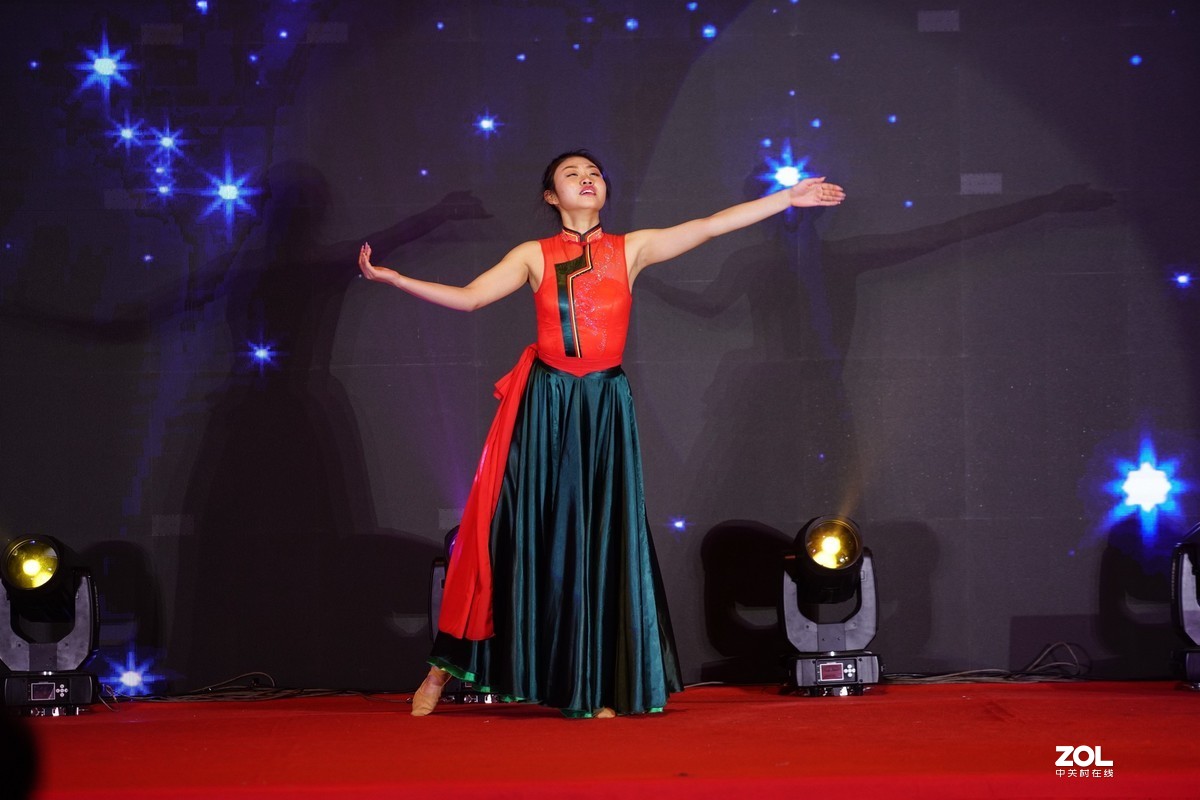 一组舞台照-优美的民族舞