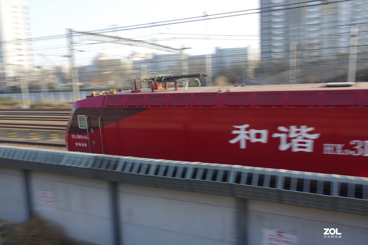 在家无聊之极拍火车去