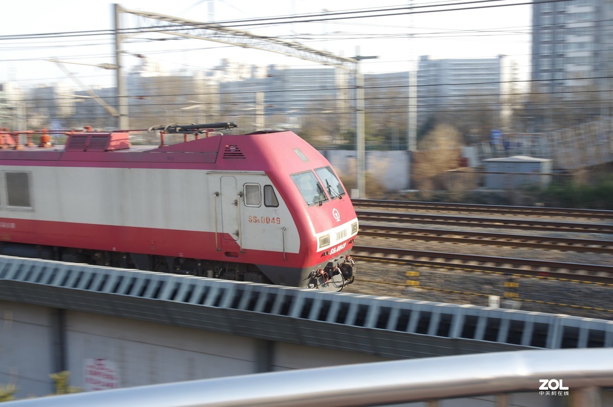 在家无聊之极拍火车去