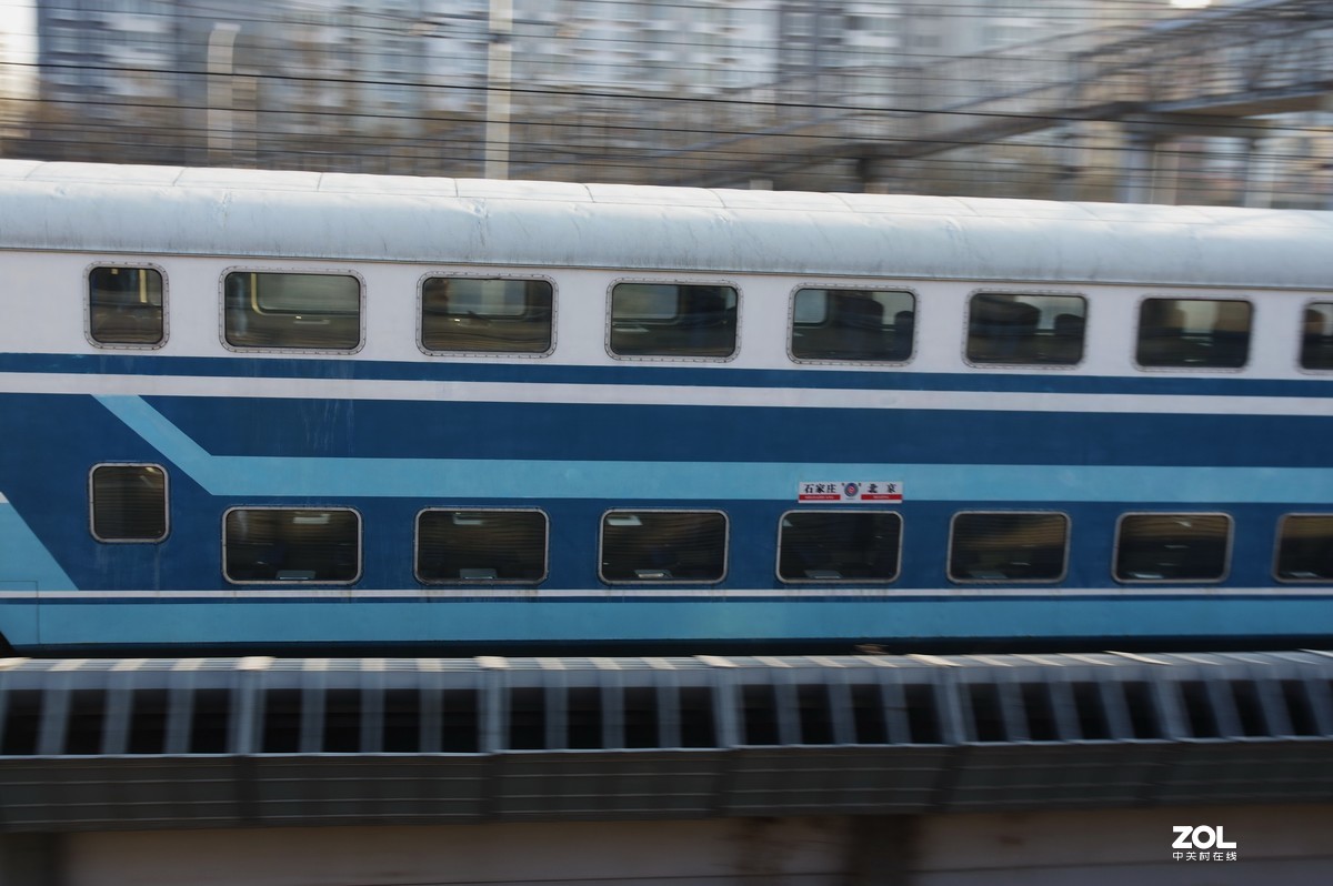 在家无聊之极拍火车去