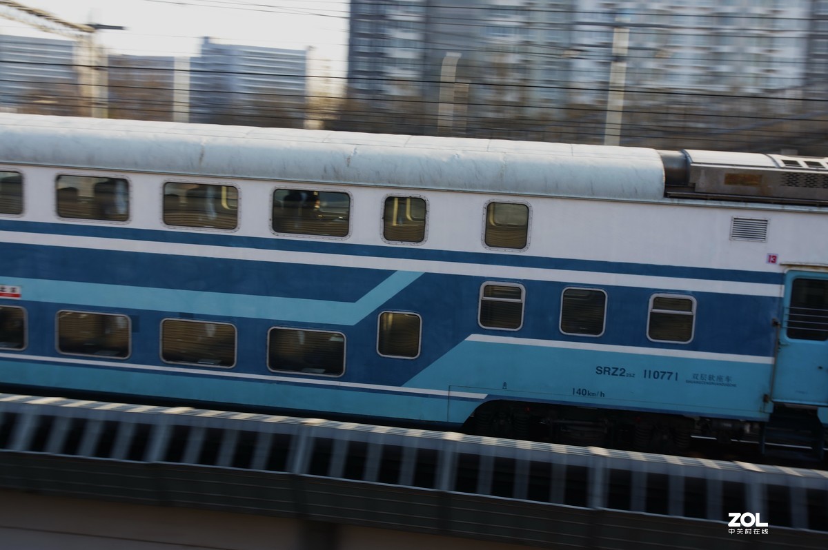 在家无聊之极拍火车去