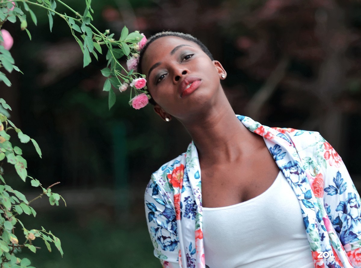 来自西非漂亮女孩