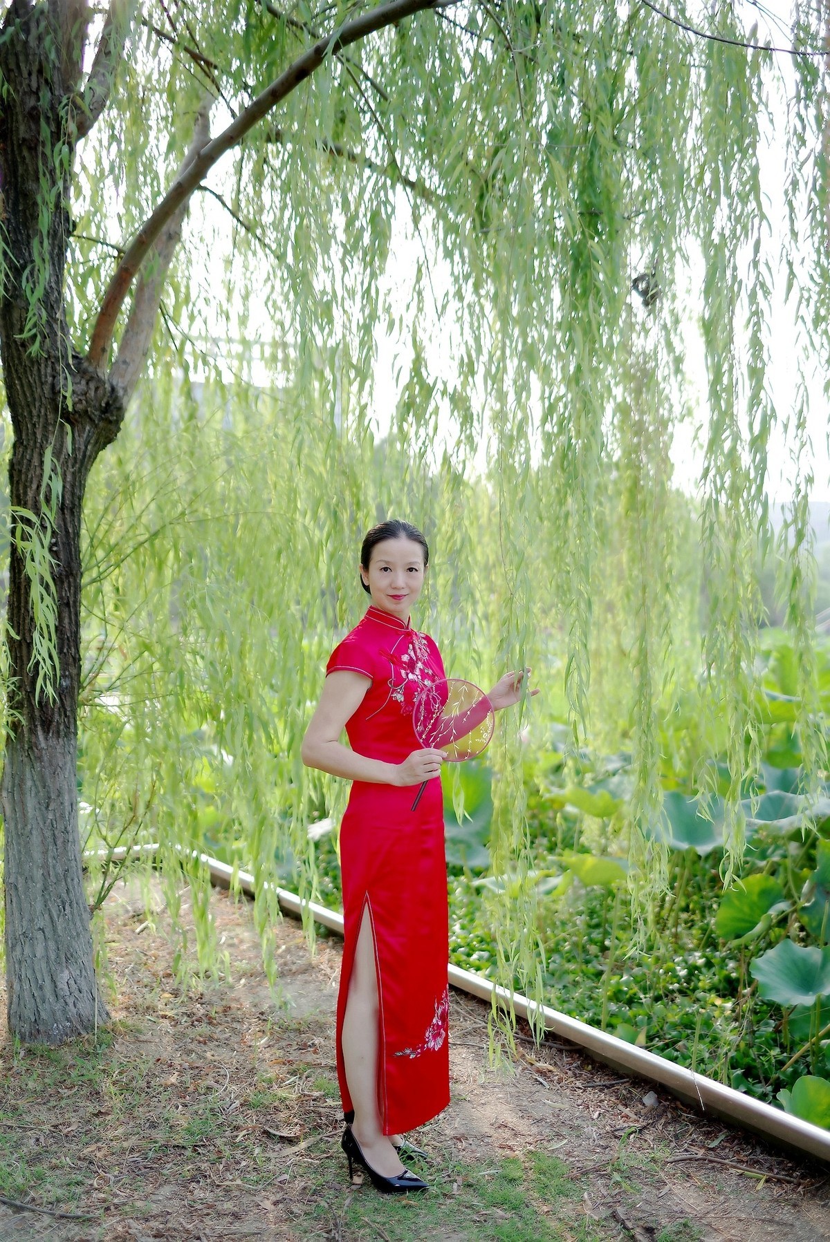 环境人像外拍国风旗袍英子老师在琴台