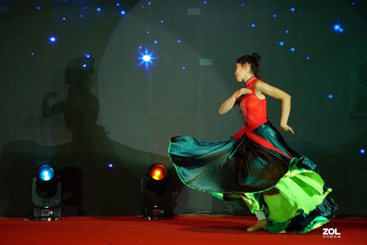 一组舞台照-优美的民族舞