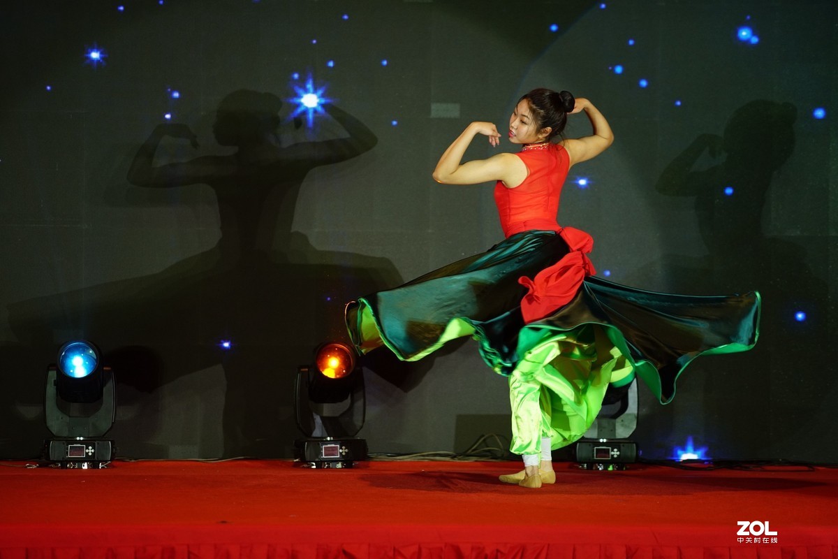 一组舞台照-优美的民族舞