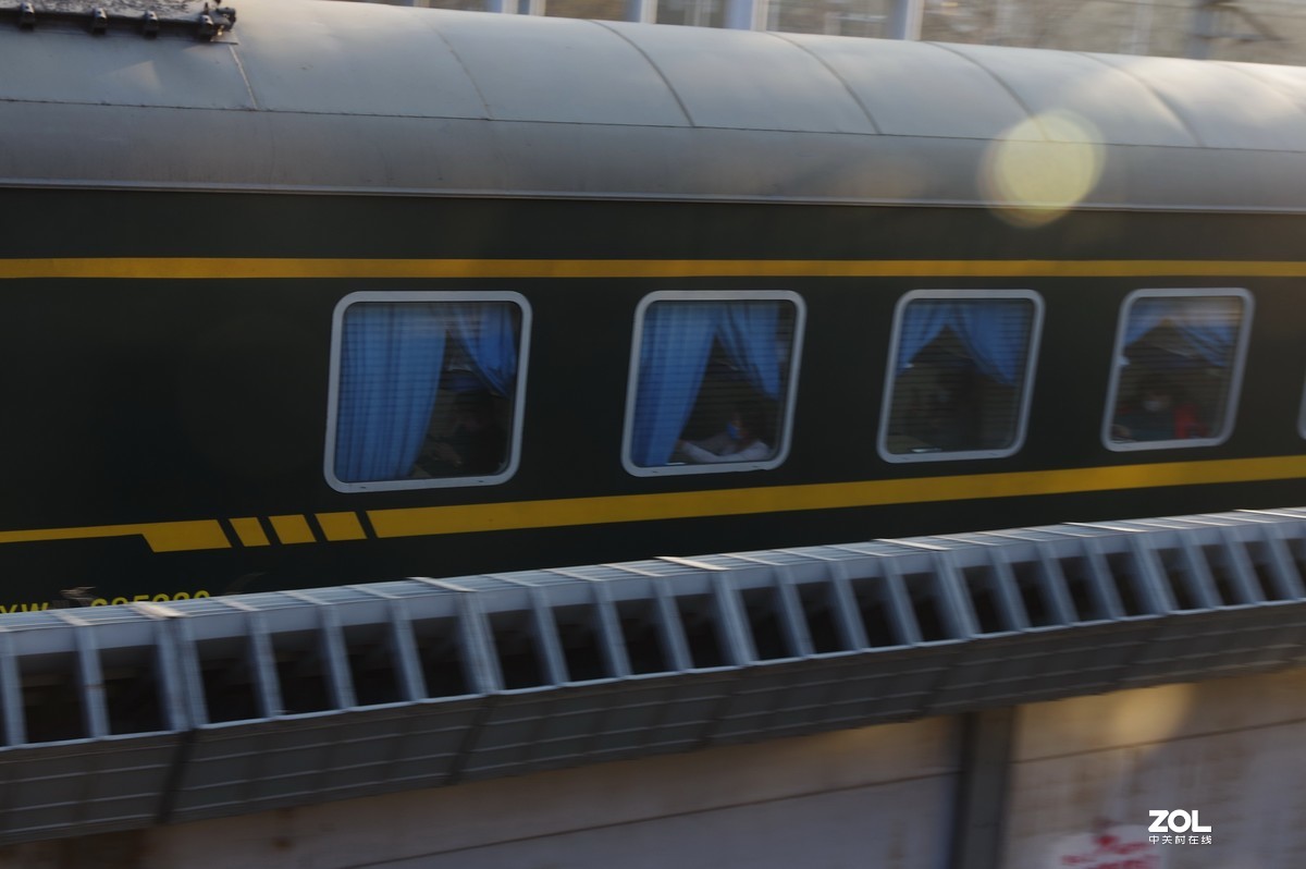 在家无聊之极拍火车去