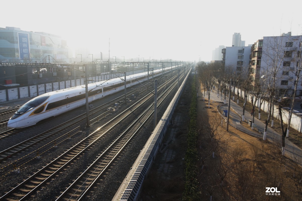 在家无聊之极拍火车去