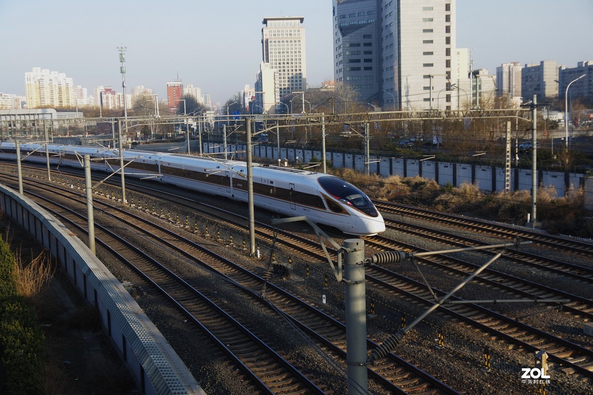 在家无聊之极拍火车去