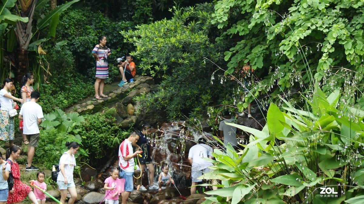 深圳羊台山公园之《嬉戏人生》