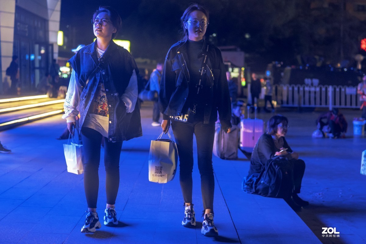 夜晚那些离家回家的人