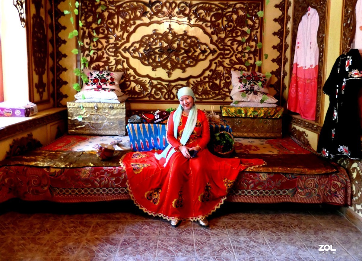 葡萄沟、一佰零三岁老爷爷拍照十元钱、多多、他乐了