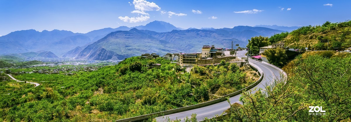 近景看远山   山凹点村落