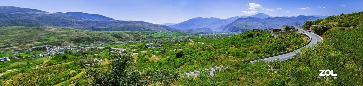 近景看远山   山凹点村落
