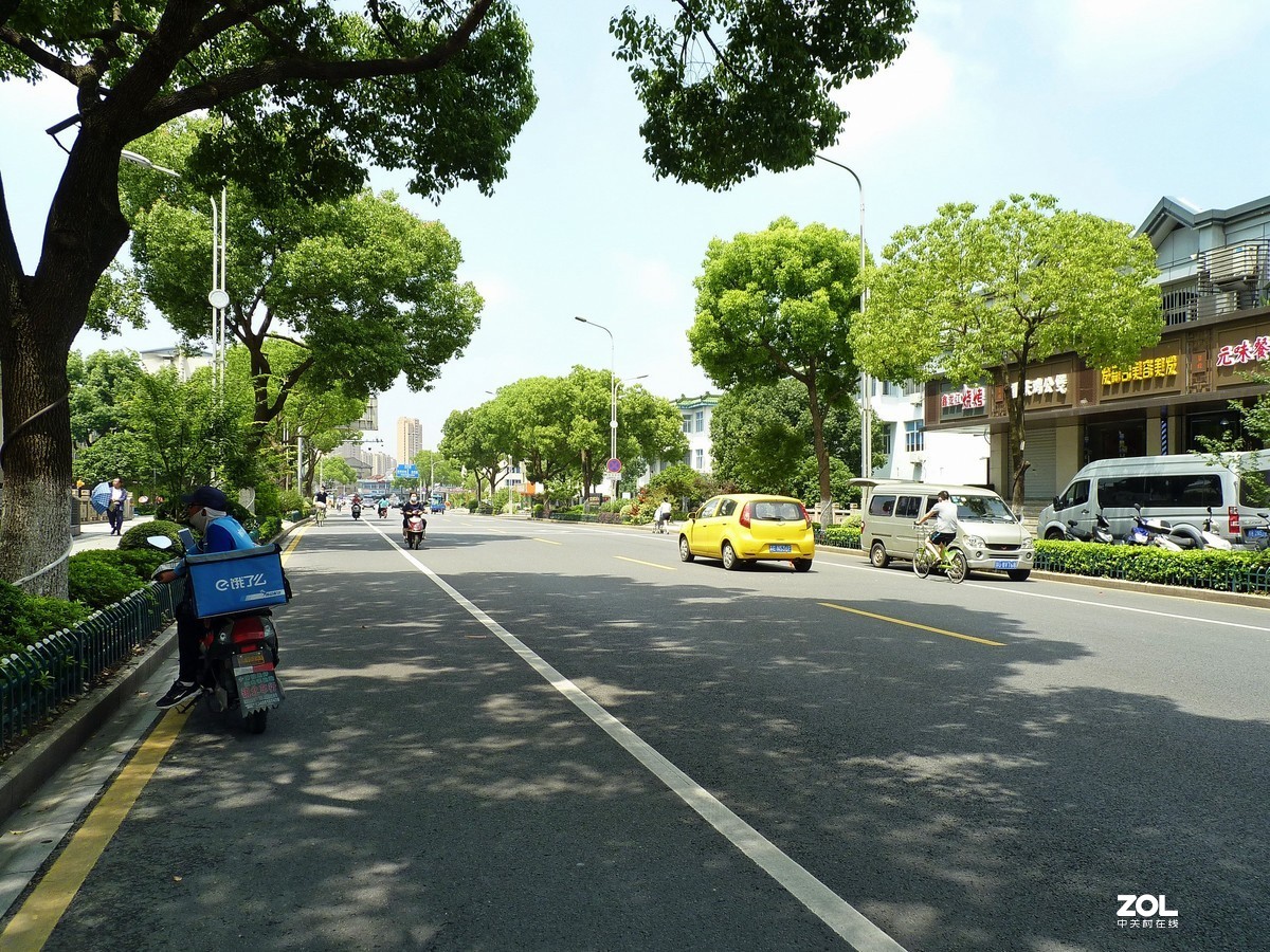 机不在新老，拍几张街景