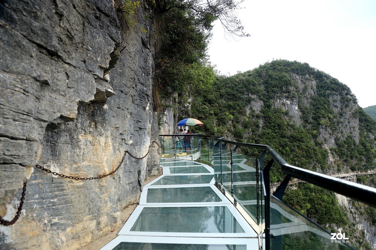 重庆万州云阳天下龙缸风景区之绝壁栈道