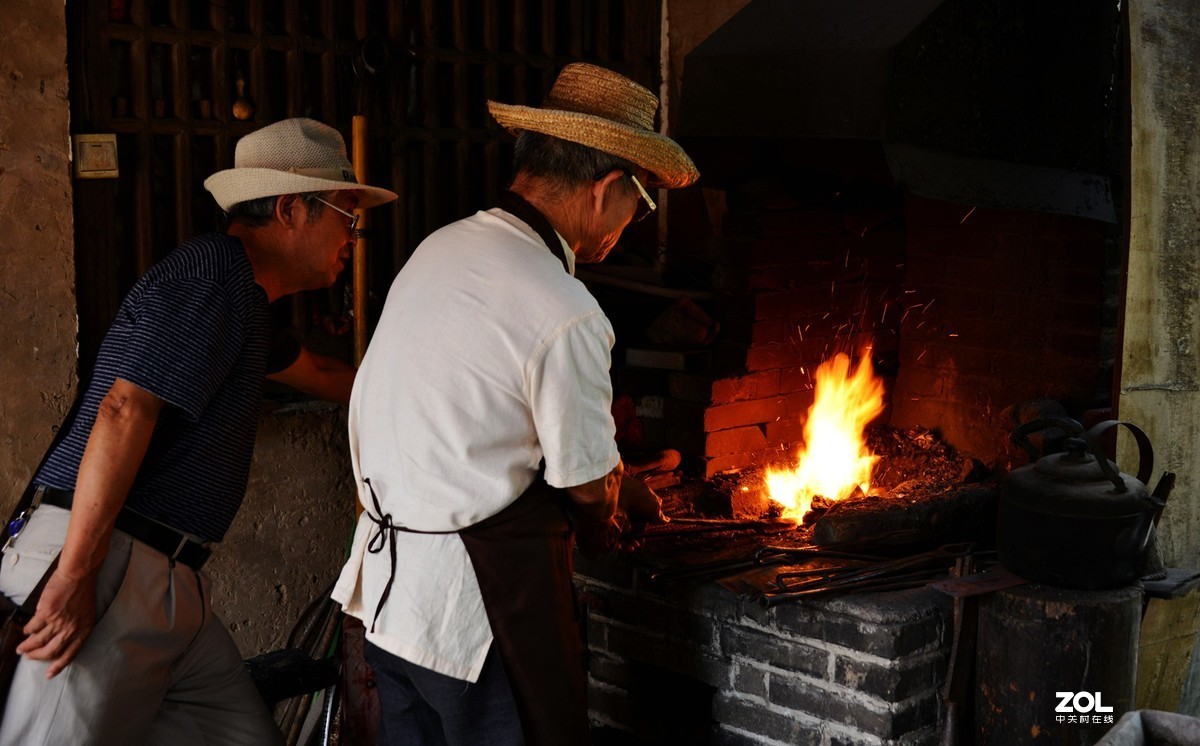 古村落里铁匠铺