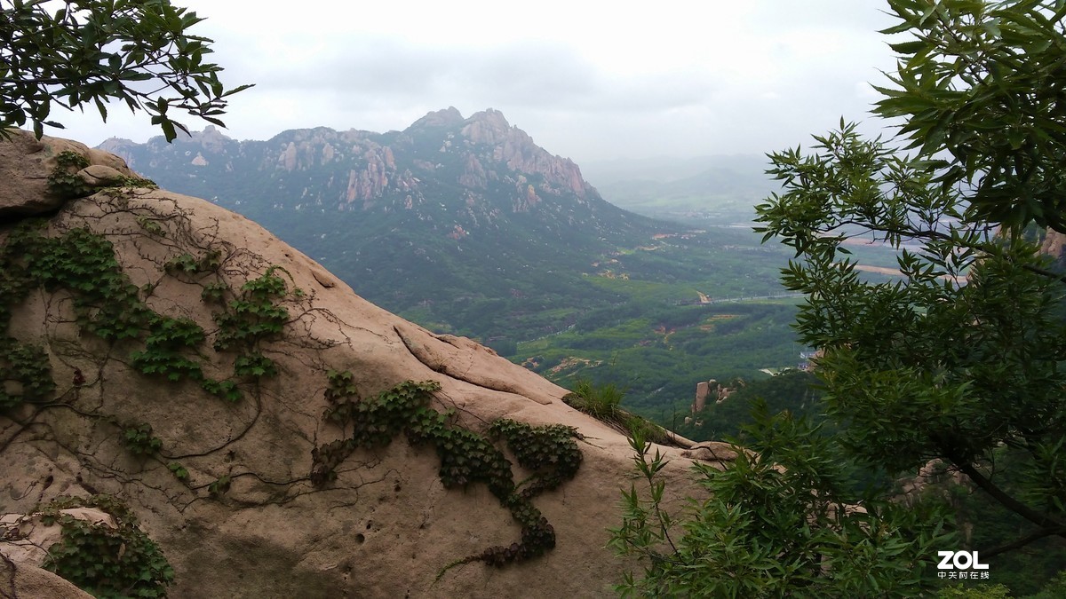 九仙山龙潭大峡谷、五莲山光明寺，被苏轼赞为奇秀不减雁荡。
