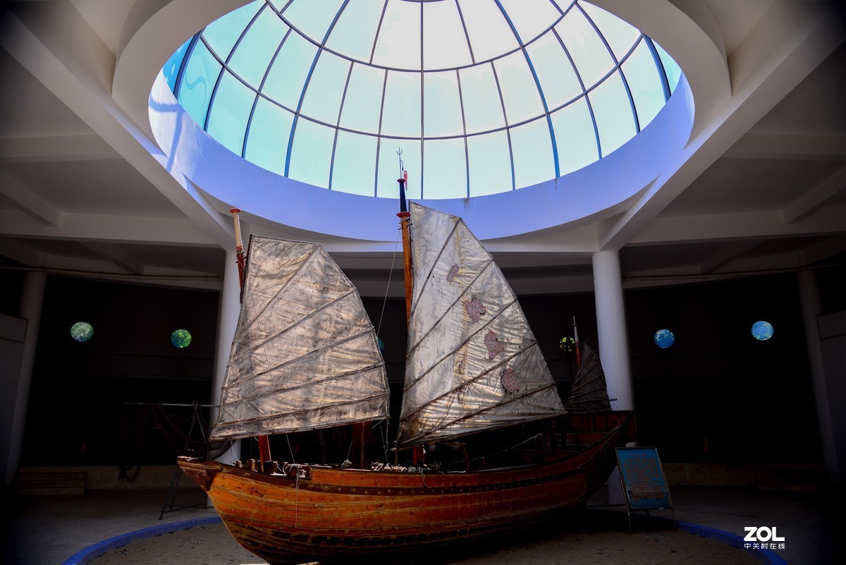 蓝蓝的天，阳江的海边。UV与偏振镜叠加产生的暗角。