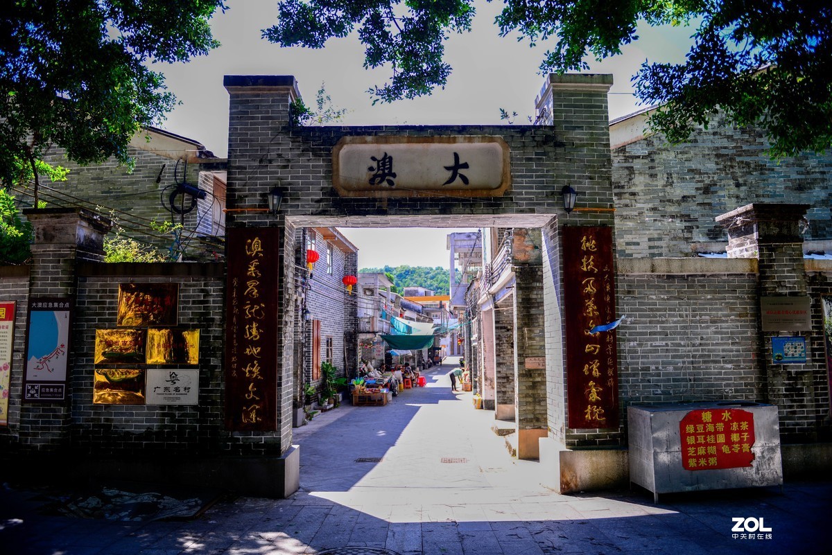 蓝蓝的天，阳江的海边。UV与偏振镜叠加产生的暗角。