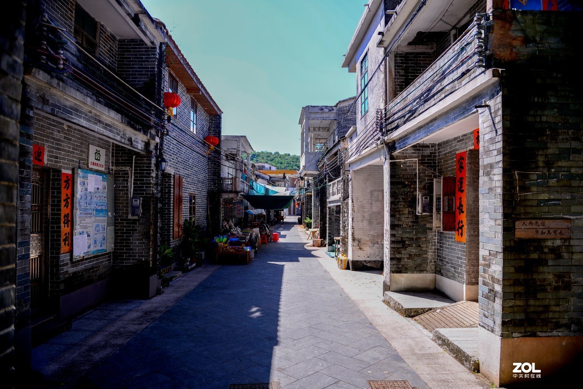 蓝蓝的天，阳江的海边。UV与偏振镜叠加产生的暗角。