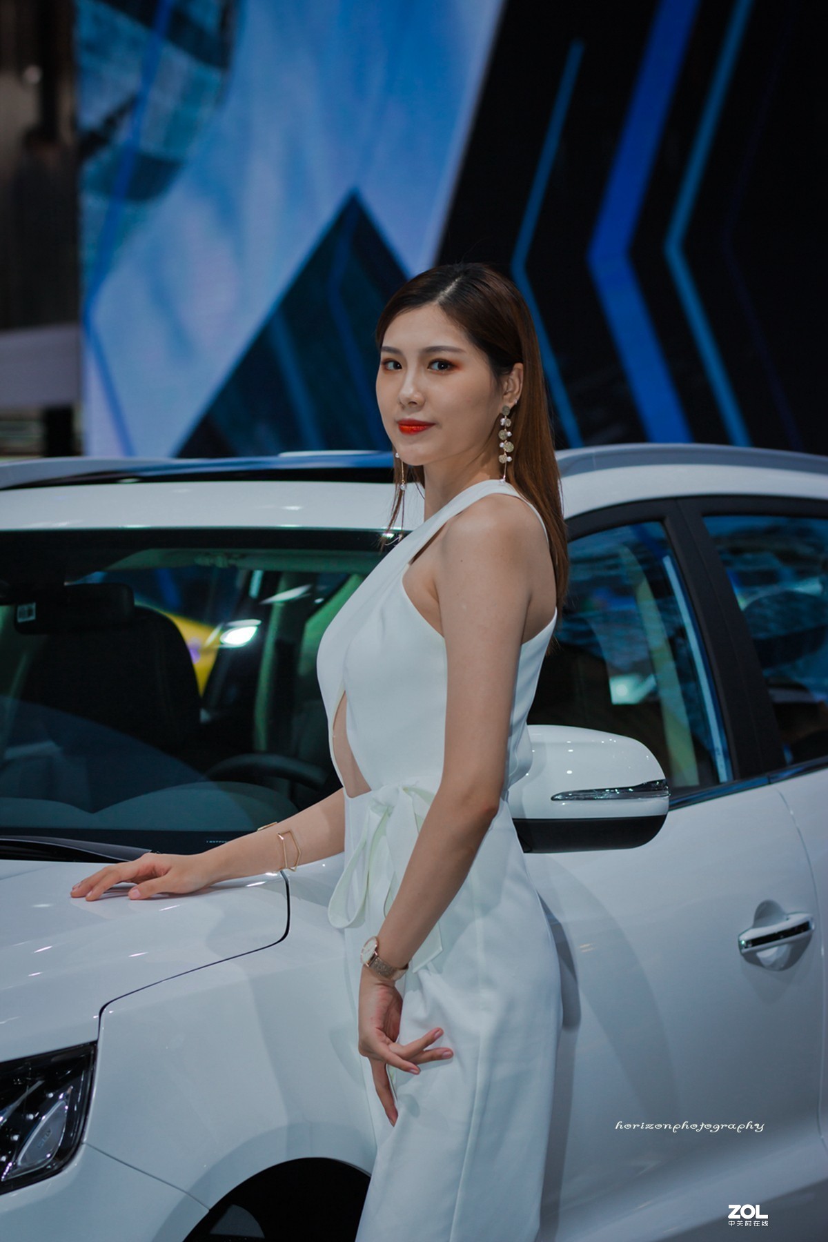 一组85镜头下的车模