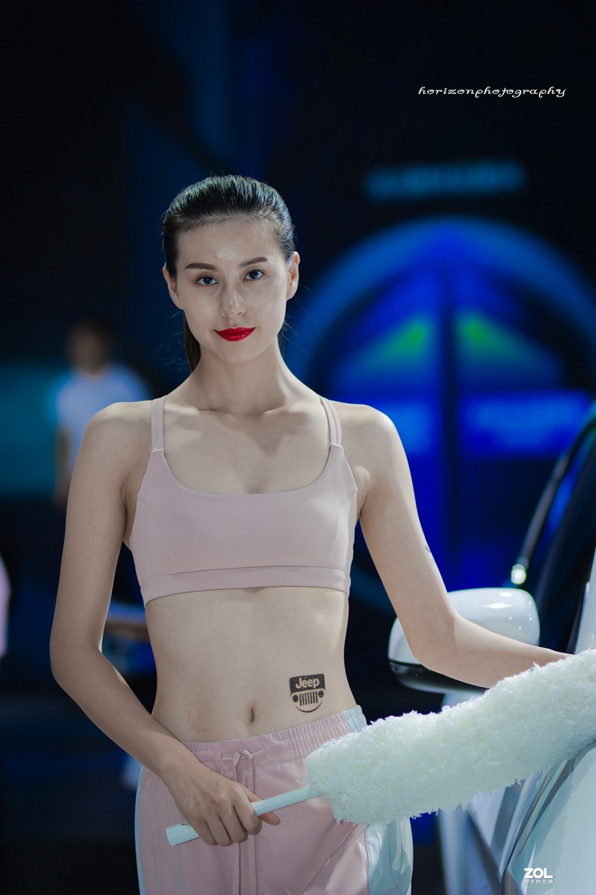 一组85镜头下的车模