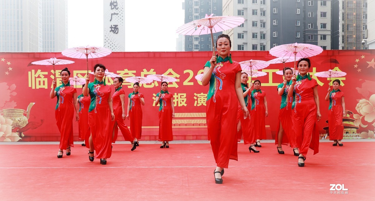 吾悦广场中老年模特表演《3》