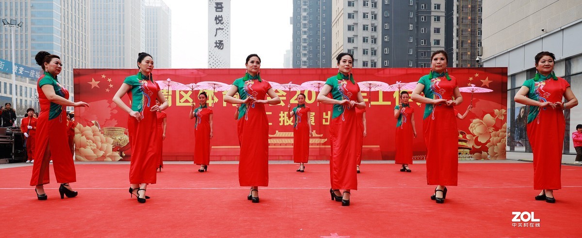 吾悦广场中老年模特表演《3》