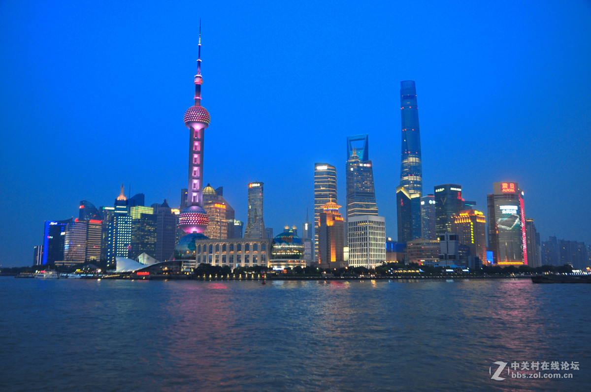 黄浦江明珠塔上海滩老铁桥壮丽夜景