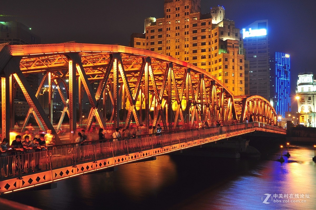 黄浦江明珠塔上海滩老铁桥壮丽夜景