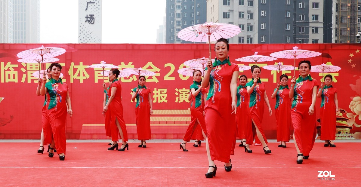 吾悦广场中老年模特表演《3》