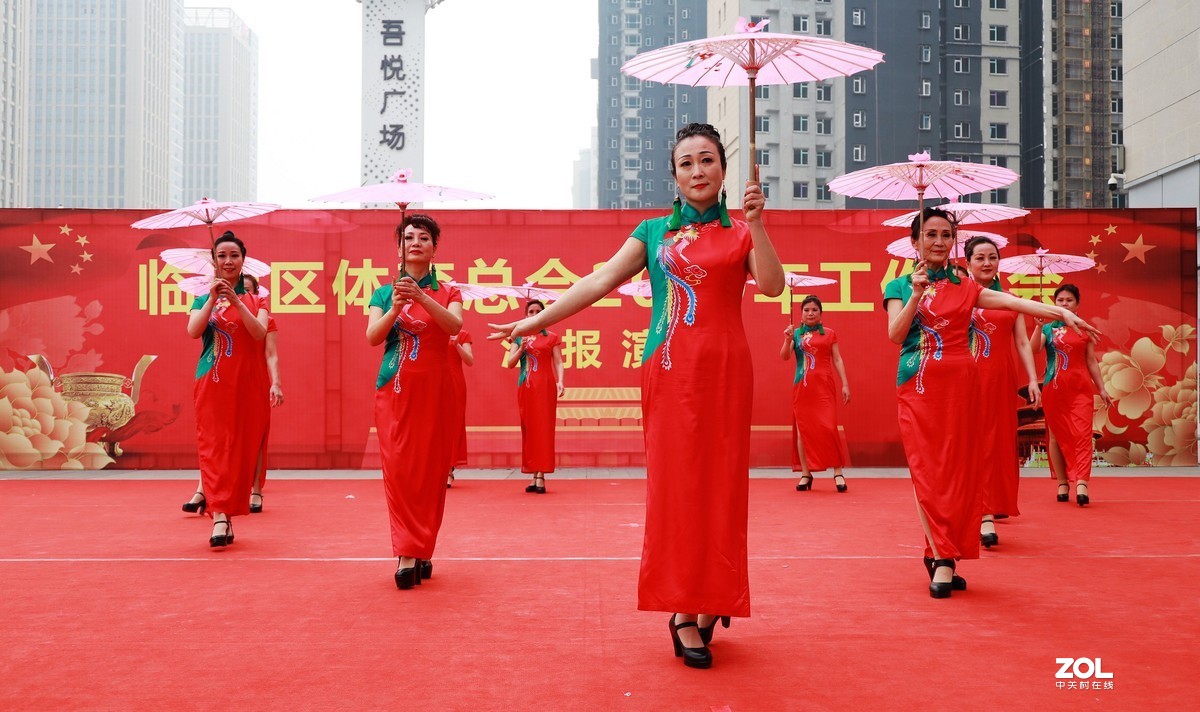 吾悦广场中老年模特表演《3》