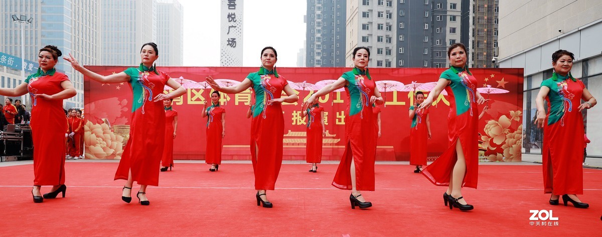 吾悦广场中老年模特表演《3》