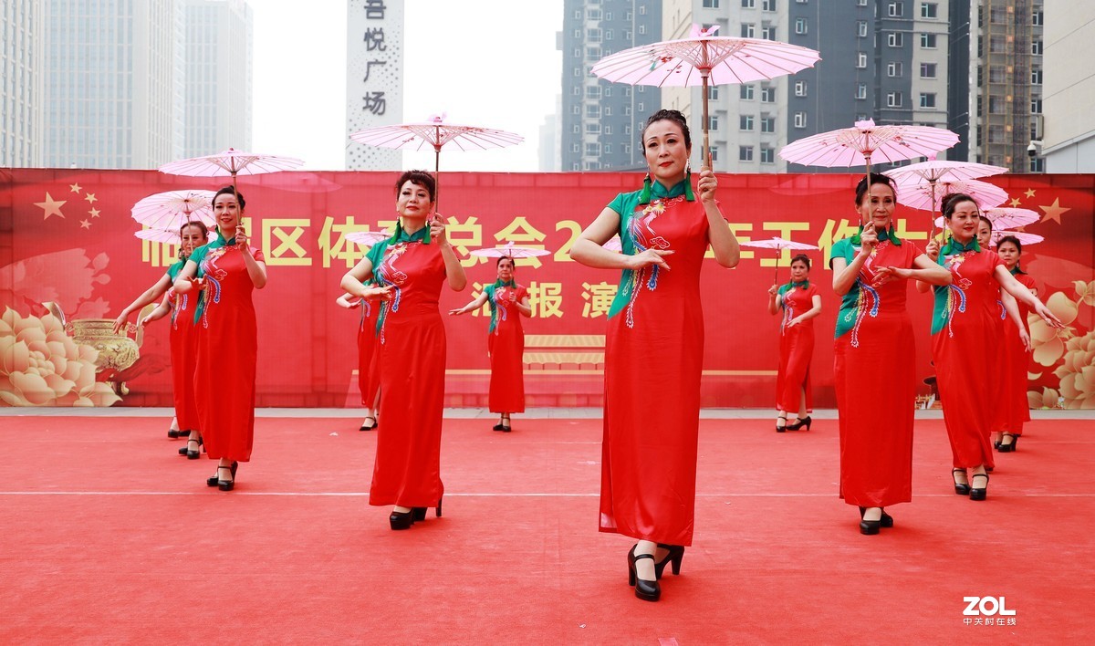 吾悦广场中老年模特表演《3》